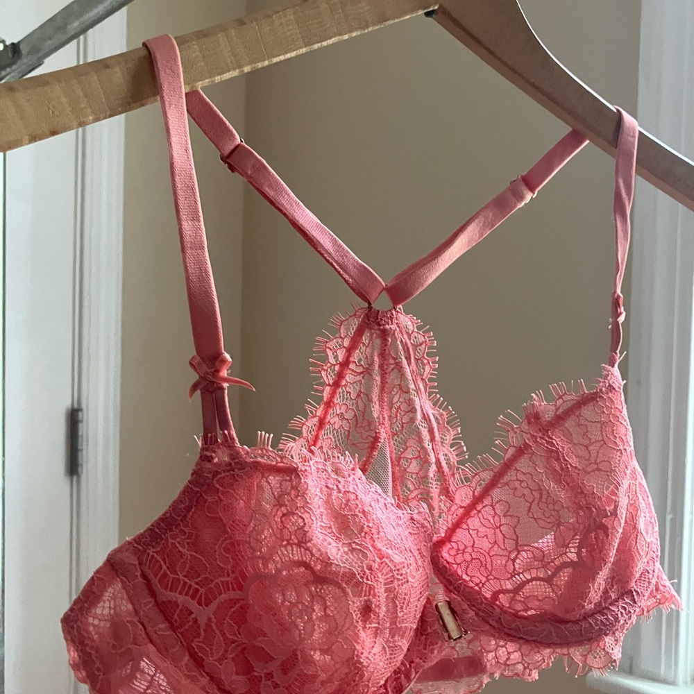 Victoria's Secret Wicked Coral Pink Lace Underwire Bra